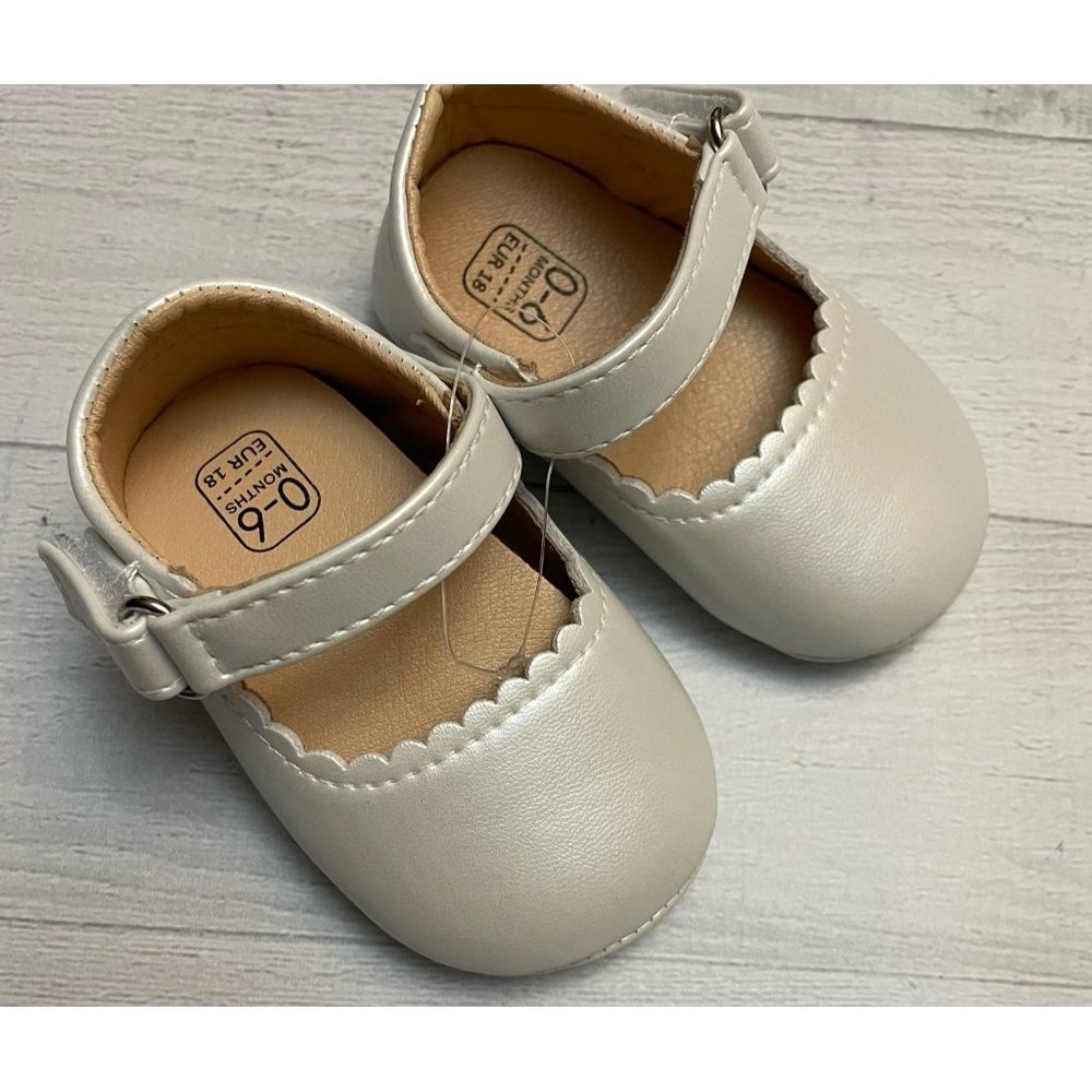 Baby girls white mary janes 0-6 months